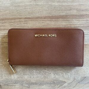 Michael Kors zip wallet